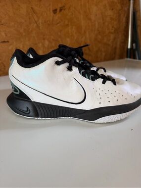 Nike LeBron XXI Kids Basketball Sneakers